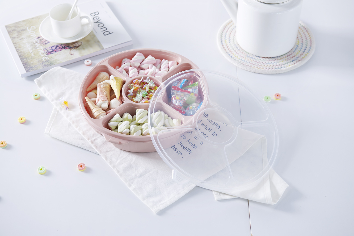 Covered Compartment Candy Box European Style Living Room Fruit Snack Storage Box Plastic Wedding Dried Fruit Tray Covered Compartment Candy Box European Style Living Room Fruit Snack Storage Box Plastic Wedding Dried Fruit Tray