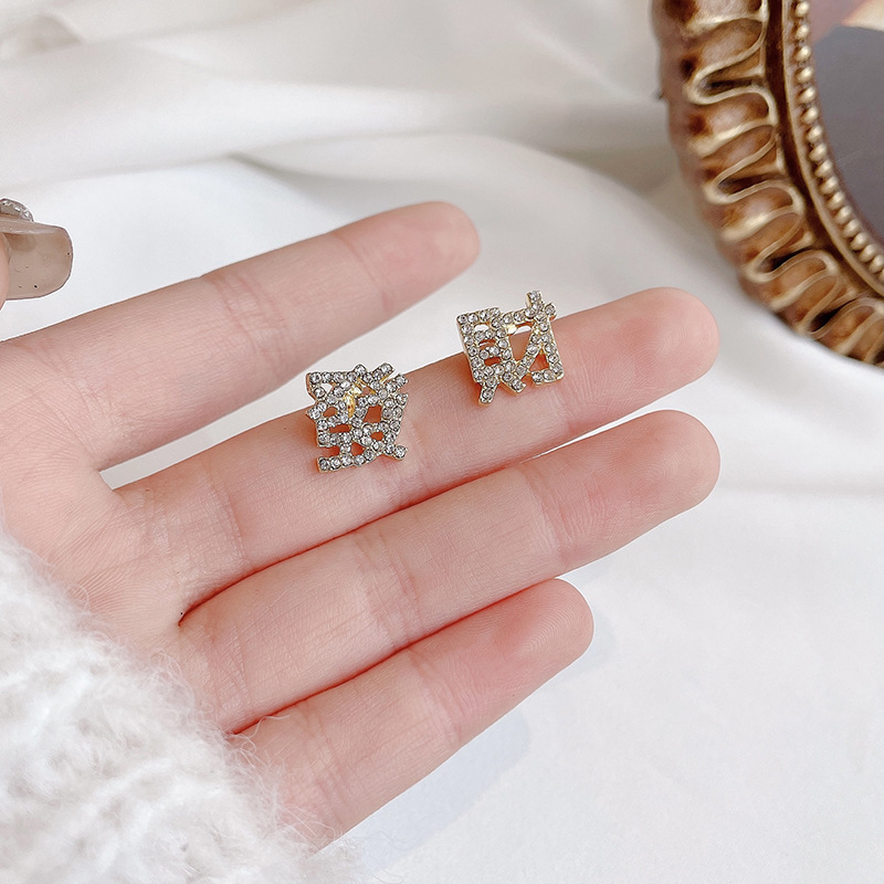 Ethnic Earrings Personality Funny and Simple Fashion Chinese Character Fortune Stud Earrings Internet Hot Rhinestones New Year Celebration Earrings for Women