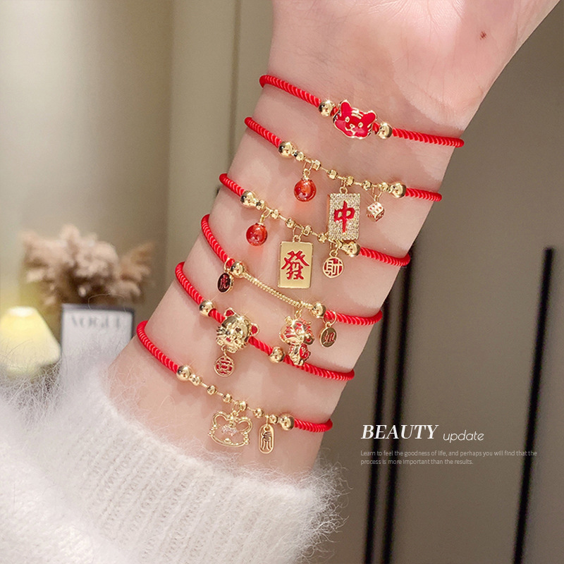 2021 New Year of the Year of the Tiger Red Rope Bracelet Female Woven Hand Strap Couple Fortune Red Chinese New Year Bracelet Female