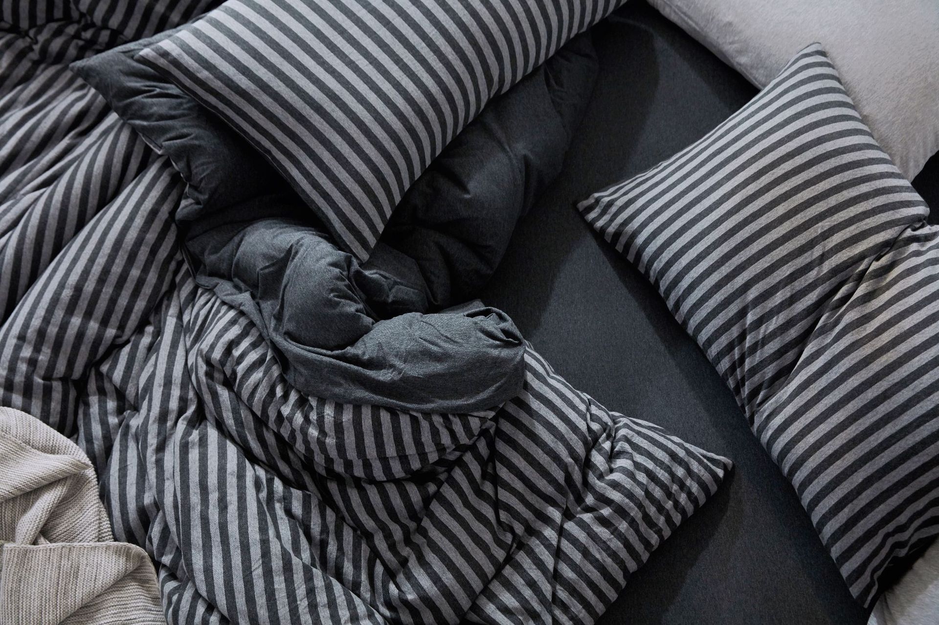 Four-Piece Set of Japanese Style Muji Knitted Cotton Striped Bedding Set 1.5 1.8 M Bedding Wholesale Four-Piece Set of Japanese Style Muji Knitted Cotton Striped Bedding Set 1.5 1.8 M Bedding Wholesale