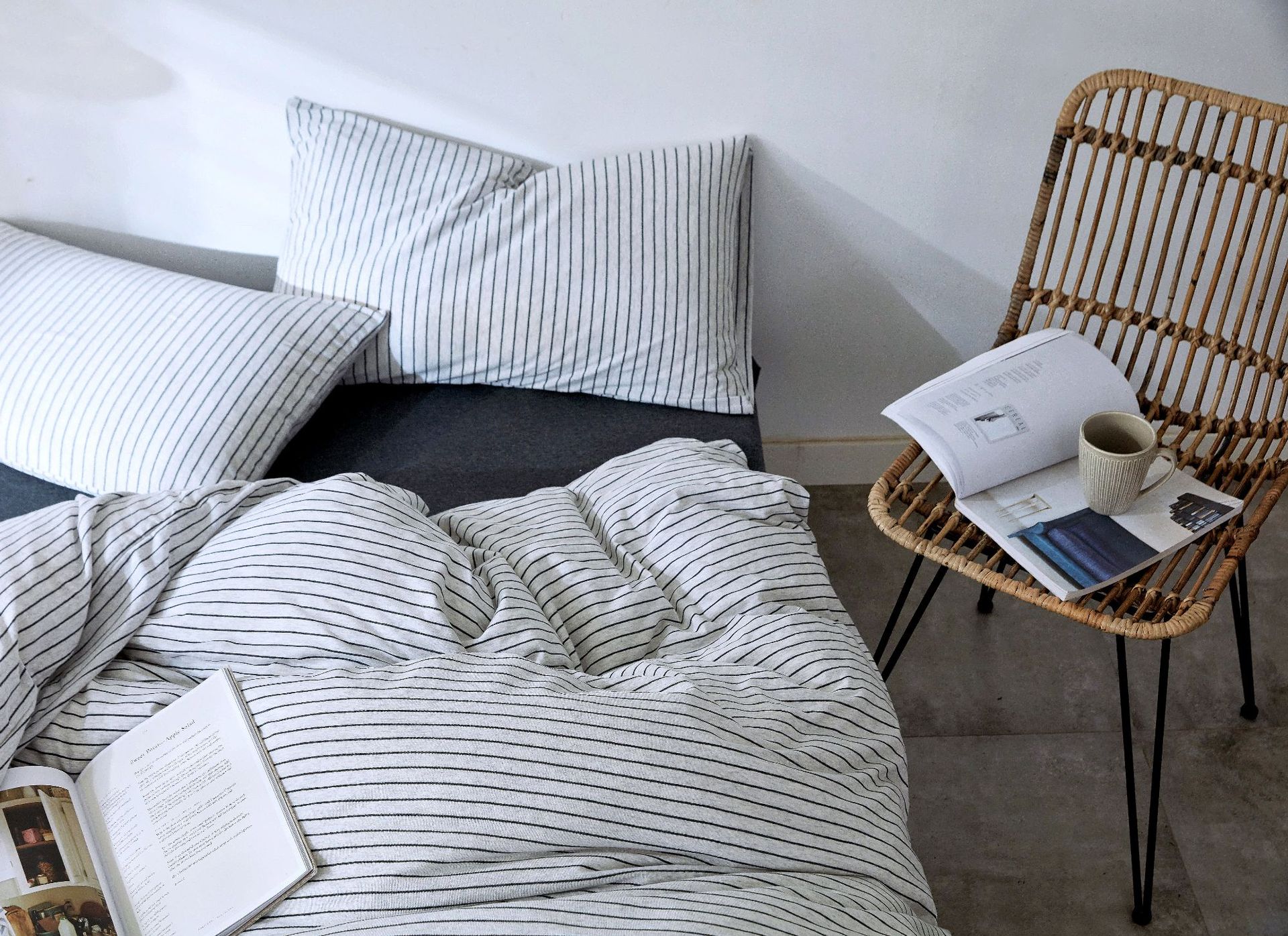 Four-Piece Set of Japanese Style Muji Knitted Cotton Striped Bedding Set 1.5 1.8 M Bedding Wholesale Four-Piece Set of Japanese Style Muji Knitted Cotton Striped Bedding Set 1.5 1.8 M Bedding Wholesale
