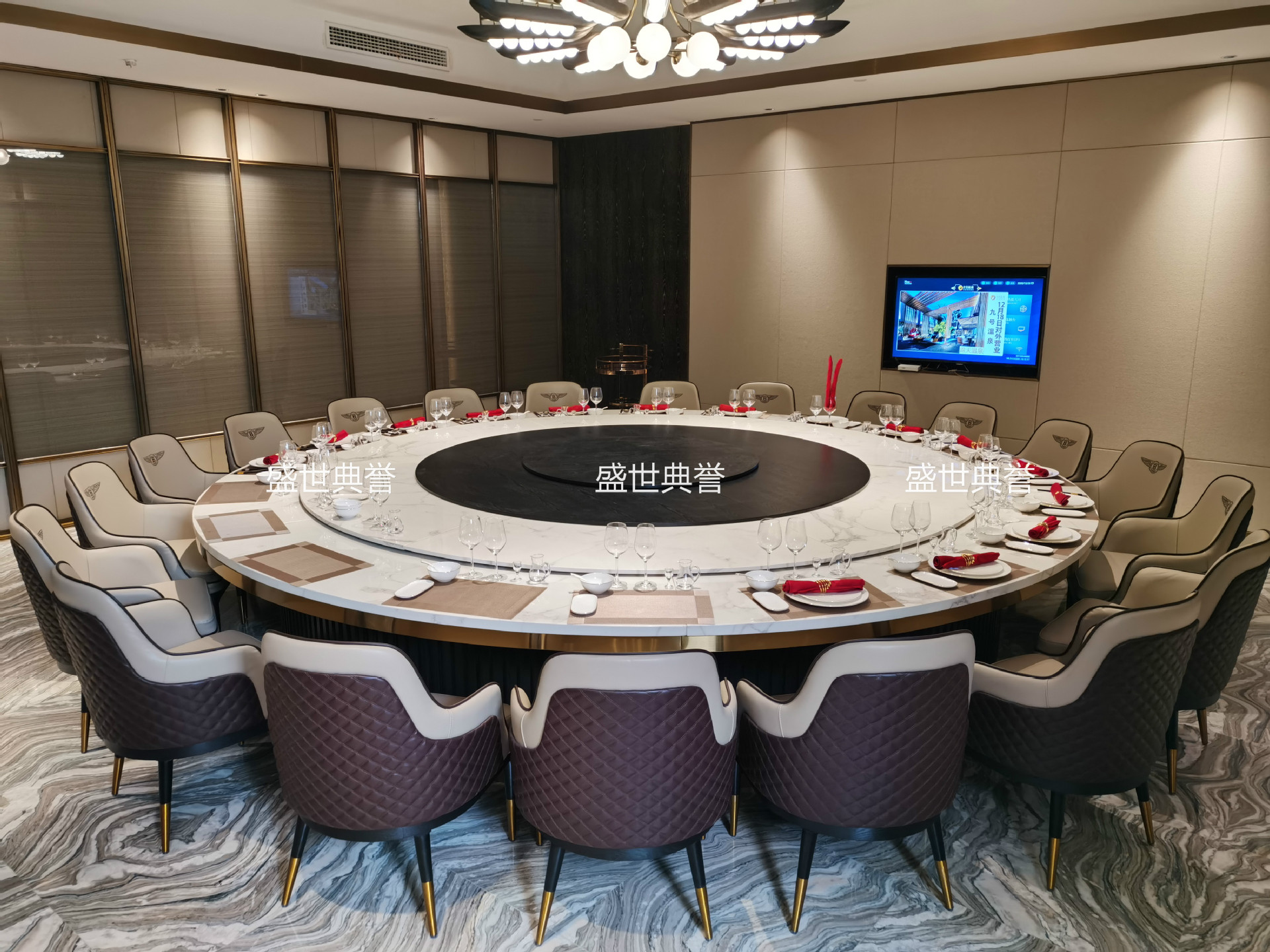 Dandong Star Hotel Solid Wood Table and Chair Seafood Restaurant Box Solid Wood Chair Modern Light Luxury Bentley Chair Dandong Star Hotel Solid Wood Table and Chair Seafood Restaurant Box Solid Wood Chair Modern Light Luxury Bentley Chair