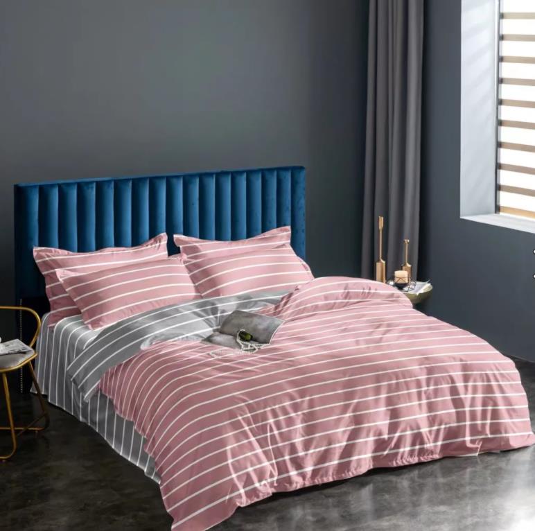 Hot Four-Piece Bedding Set Printing Fashion Set Quilt Cover Bed Sheet and Pillowcase