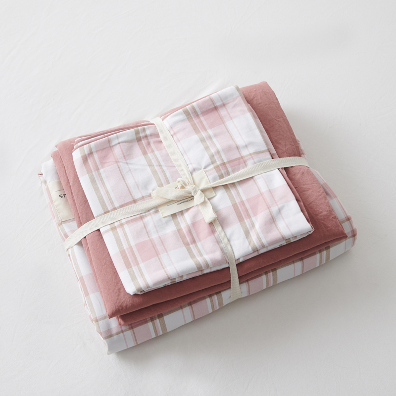 Nordic Four-Piece Bedding Set Simple Plaid Quilt Cover Bed Sheet and Pillowcase Washed Cotton Nordic Four-Piece Bedding Set Simple Plaid Quilt Cover Bed Sheet and Pillowcase Washed Cotton