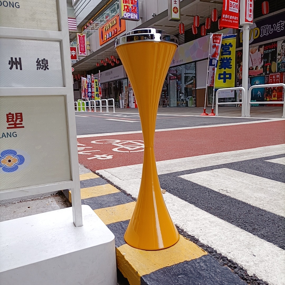 Floor Toilet Ashtray Vertical with Lid Creative Personalized Fashion Elevator KTV Toilet Living Room Ashtray