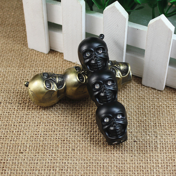 Creative personality unique styling 8,083 ghost skull light wind-proof metal lighter Creative personality unique styling 8,083 ghost skull light wind-proof metal lighter