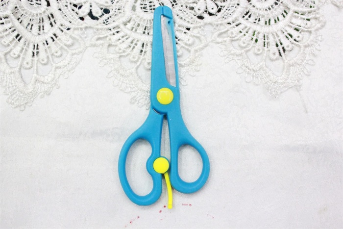 KAIBO KAIBO scissors 2012 nail clip packing spring safety scissors KAIBO KAIBO scissors 2012 nail clip packing spring safety scissors