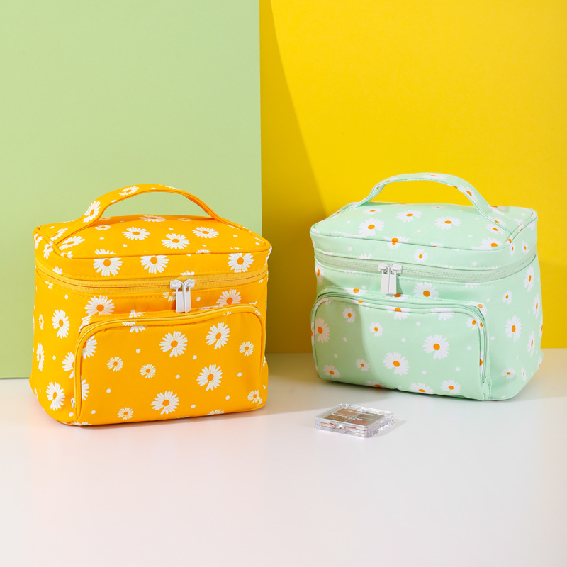 2020 New Korean Style Little Daisy Printing Storage Bag Plain Large Capacity Portable Portable Toiletry Bag Female Cosmetic Bag
