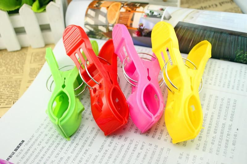 Plastic clip color 4 big clothes clamping clothes drying clip air drying sandwich quilt quilt clamping 2 yuan store