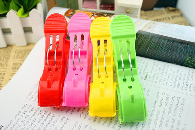Plastic clip color 4 big clothes clamping clothes drying clip air drying sandwich quilt quilt clamping 2 yuan store
