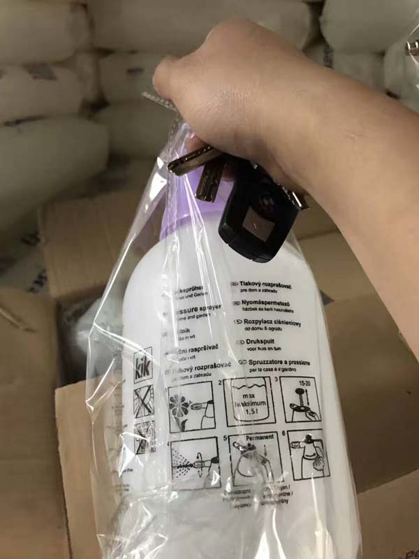 1.5L can spray pressure watering watering can make pesticide sprayer in hand 1.5L can spray pressure watering watering can make pesticide sprayer in hand
