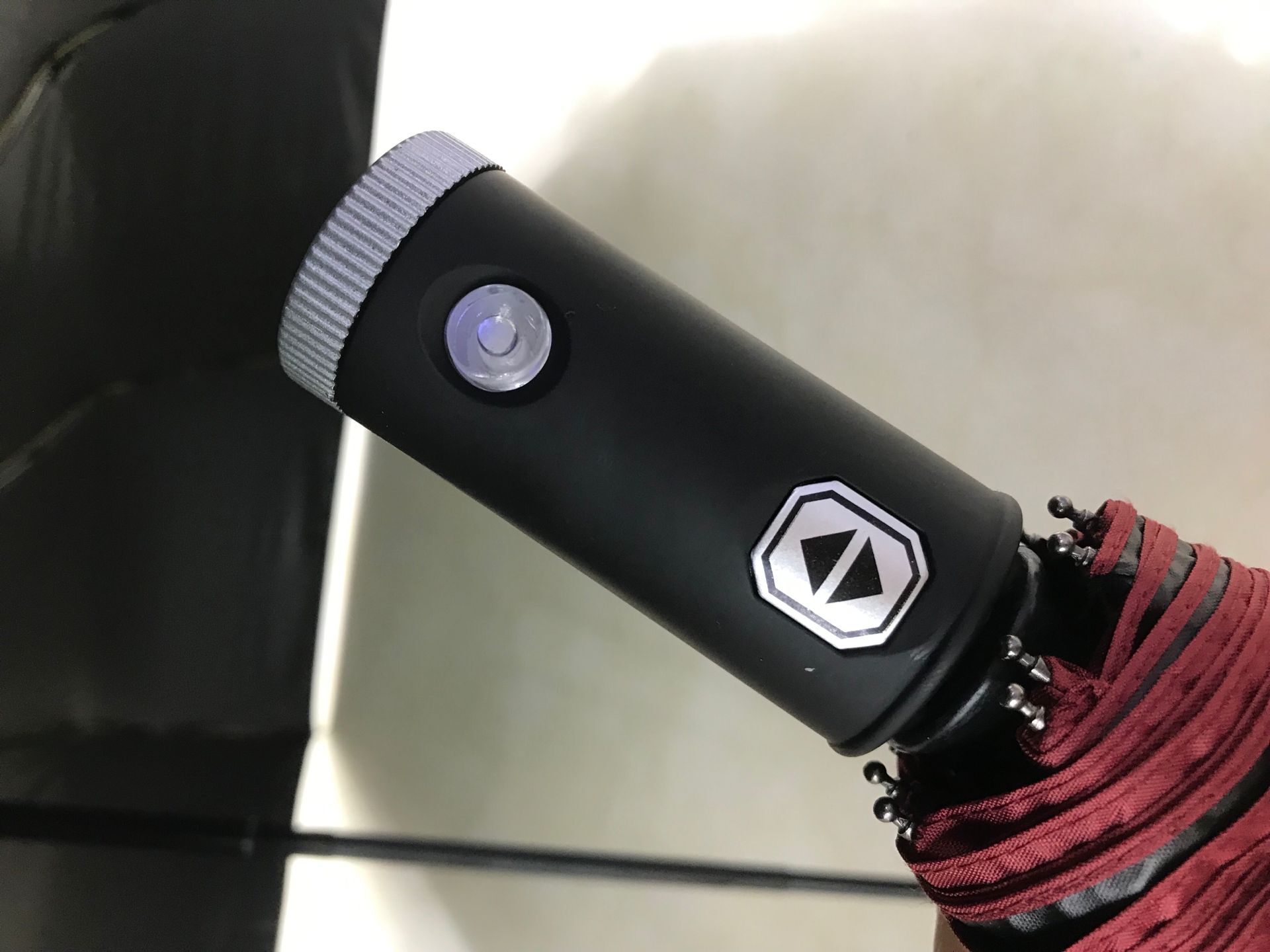 New Automatic Umbrella Flashlight for Both Sunny and Rainy Use New Automatic Umbrella Flashlight for Both Sunny and Rainy Use